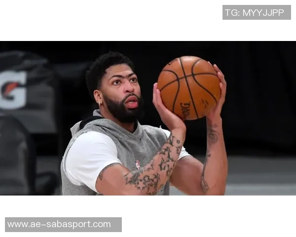 字母哥因右小腿拉伤缺阵昨天提前离场明天雄鹿对阵独行侠