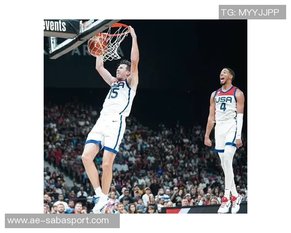 爱德华兹表现平平半场投篮命中率不佳仅得9分1板3助