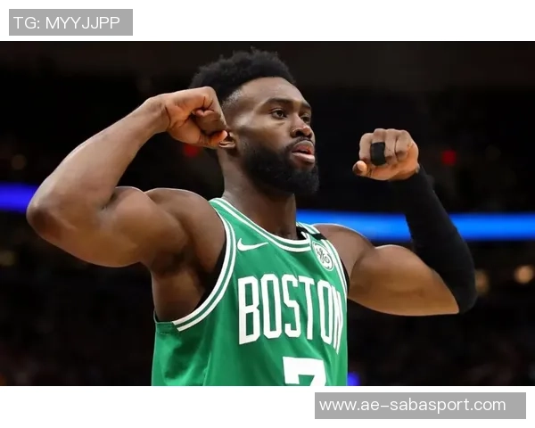 杰伦布朗表现稳定但未能带领球队获胜18投9中斩获25分6篮板4助攻 杰伦布朗表现稳定但未能带领球队获胜18投9中斩获25分6篮板4助攻